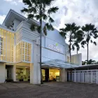 Gambar 1 PerusahaanMIRACLE AESTHETIC CLINIC THAMRIN Clinic Skin Care di Surabaya City JI